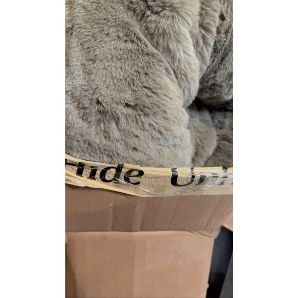 Unhide Removable Faux Fur Cover Extra Soft Floof Pet Bed Gray M/ 28"x10" NWOT - Picture 10 of 11